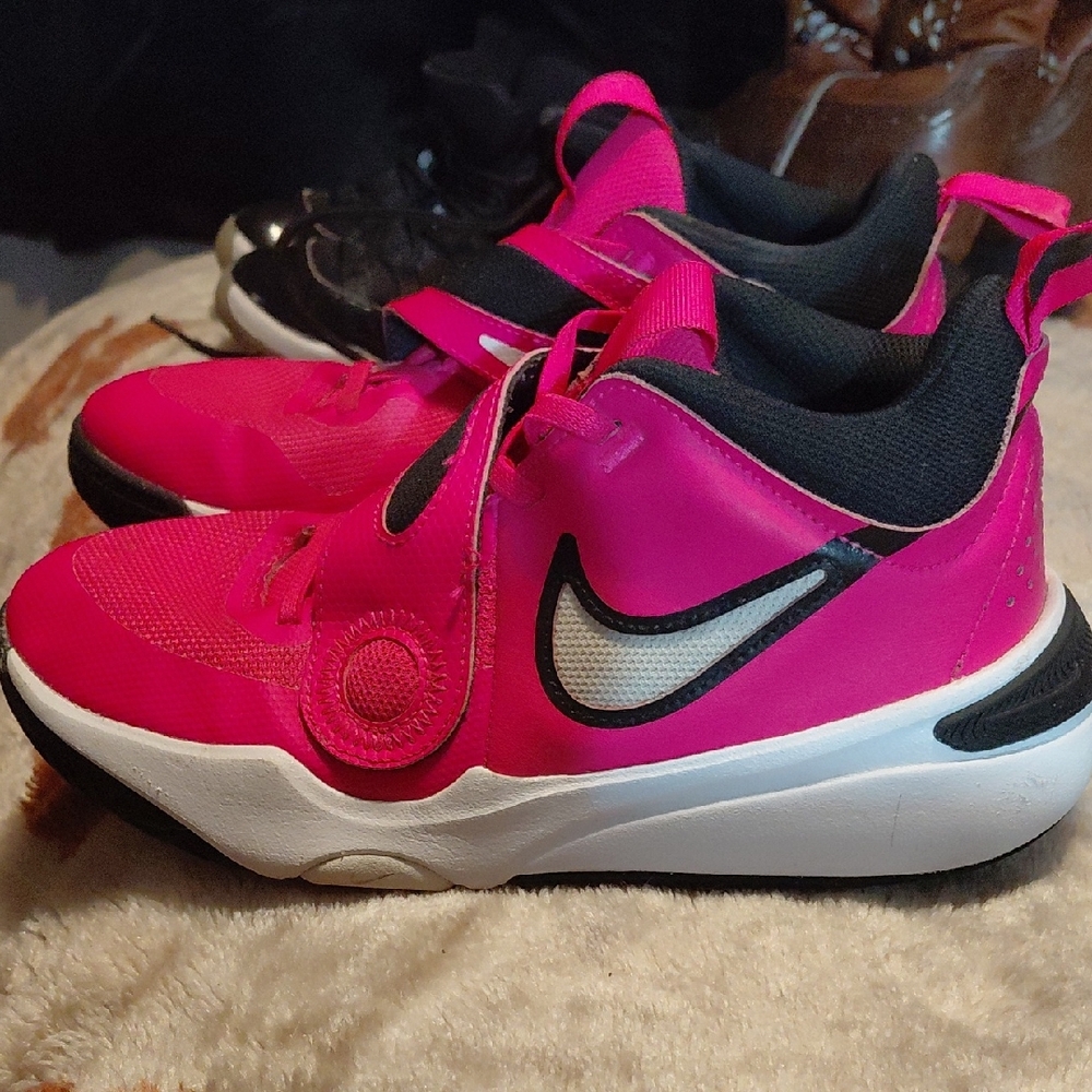Nike Kids Fuchsia and Black Sneakers